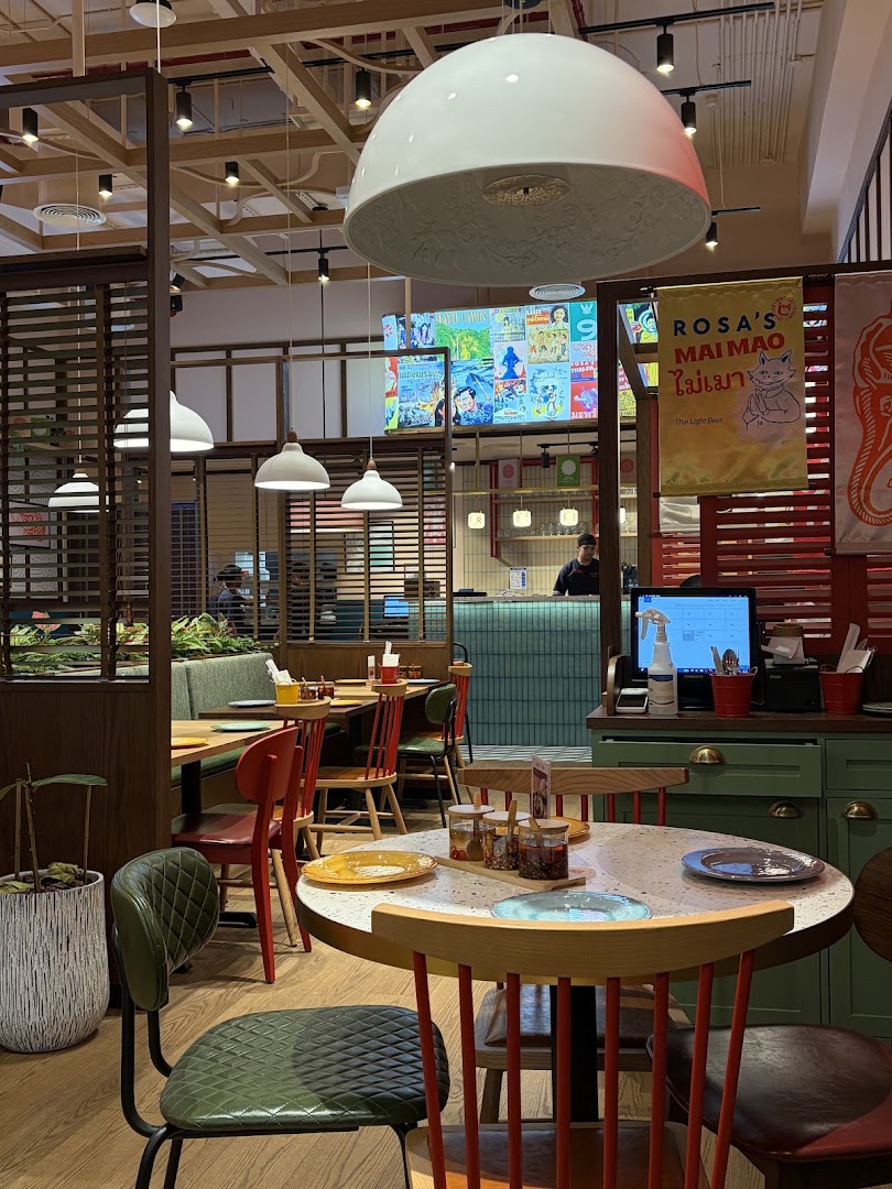 Rosa's Thai: inviting restaurant interior atmosphere