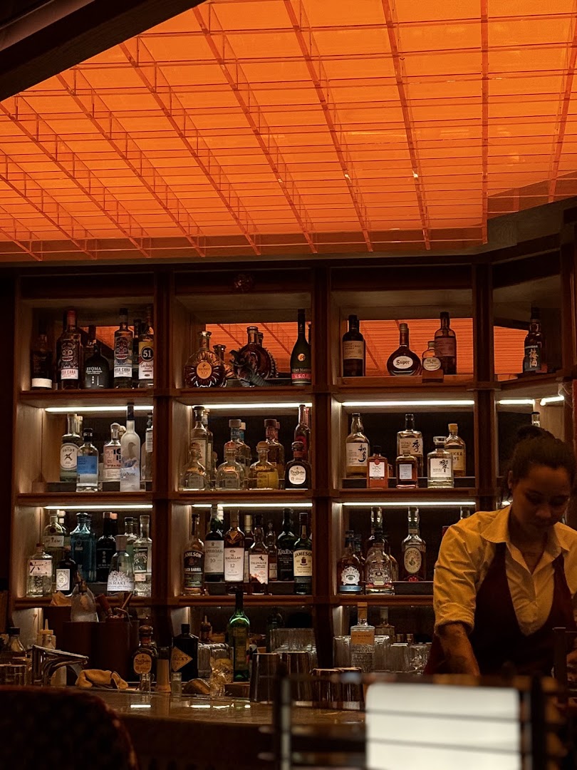 Saikindo: high quality bar interior shot