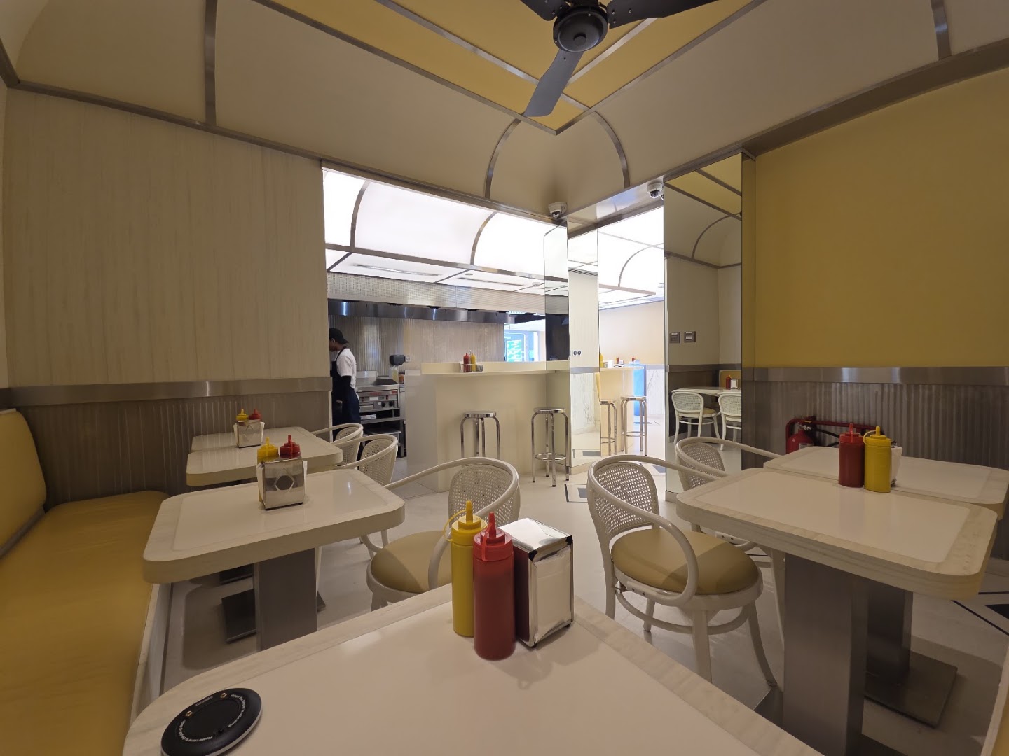 Supernova: clear, professional interior shot
