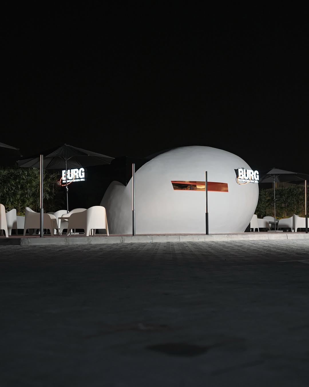 BURG: professional night shot of venue