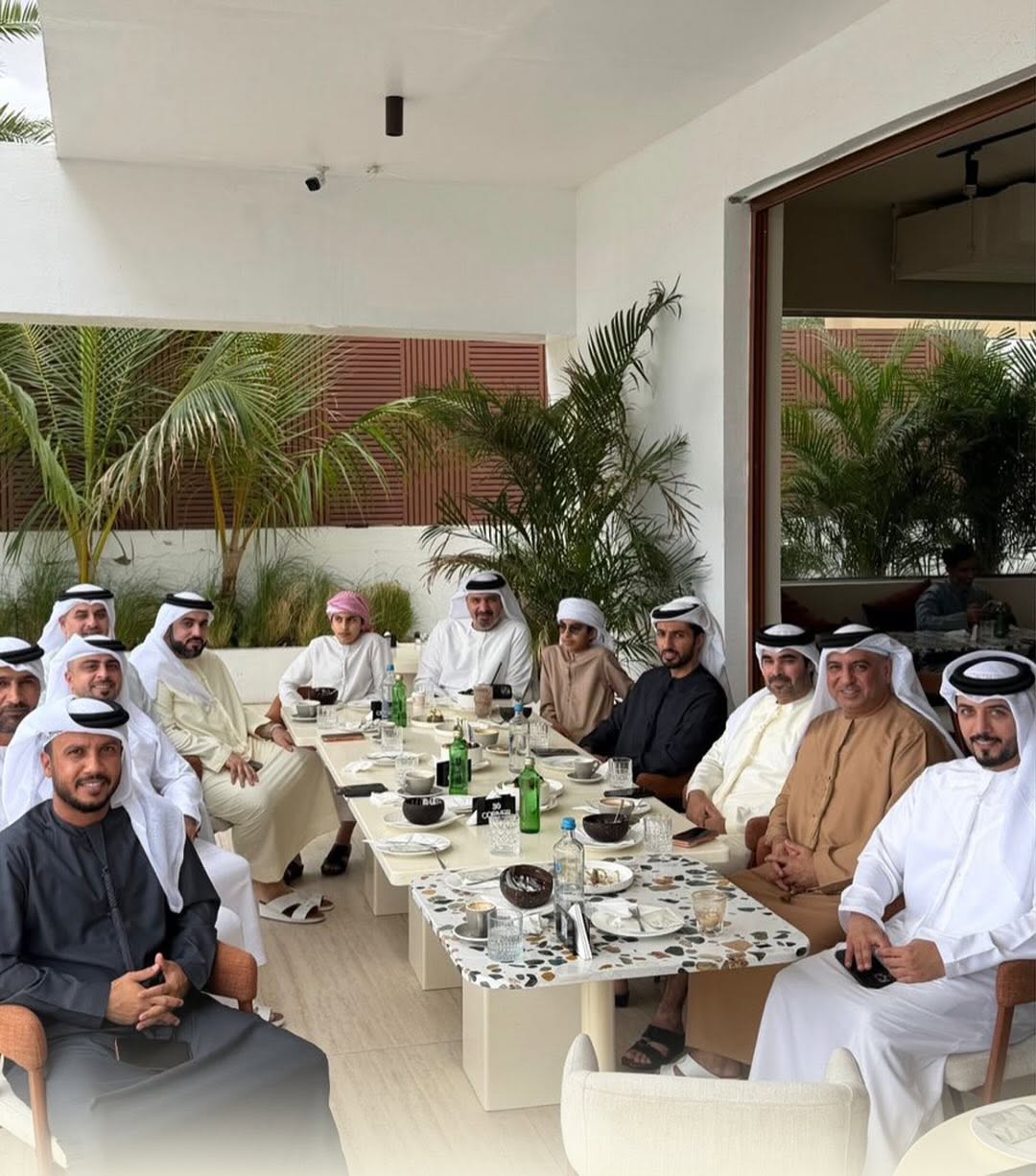 Corner Lounge: guests enjoying the venue