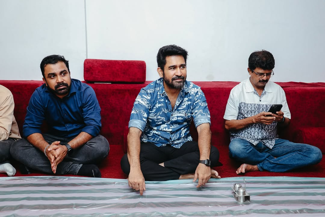 Padayappa Food Court Restaurant: people enjoying the restaurant atmosphere