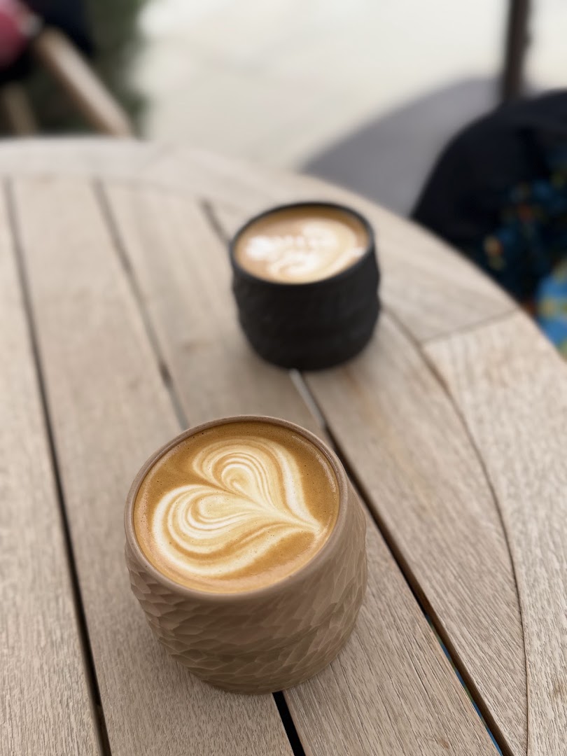 Bayn Coffee: high quality latte art photo