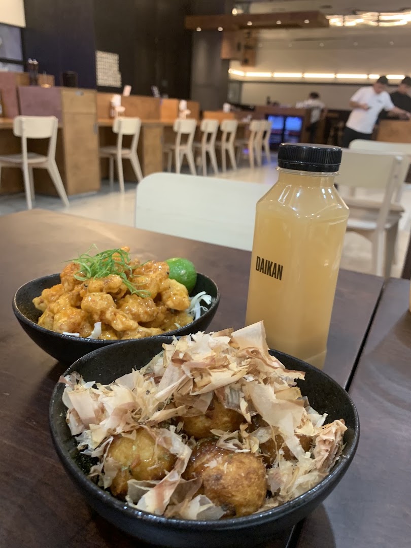 Daikan Ramen: appetizing food and branded drink