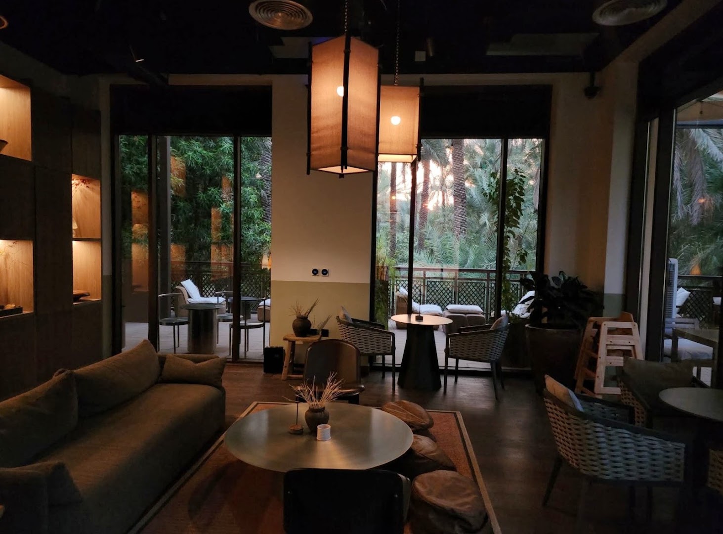 Ethr: inviting and professional interior shot
