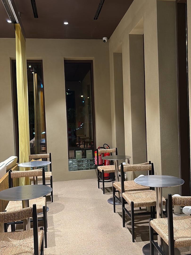 FLTR: clear shot of venue interior