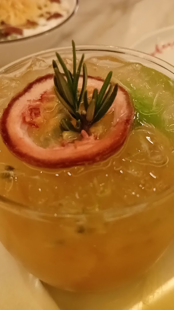 Somewhere: appetizing, high-quality cocktail photo