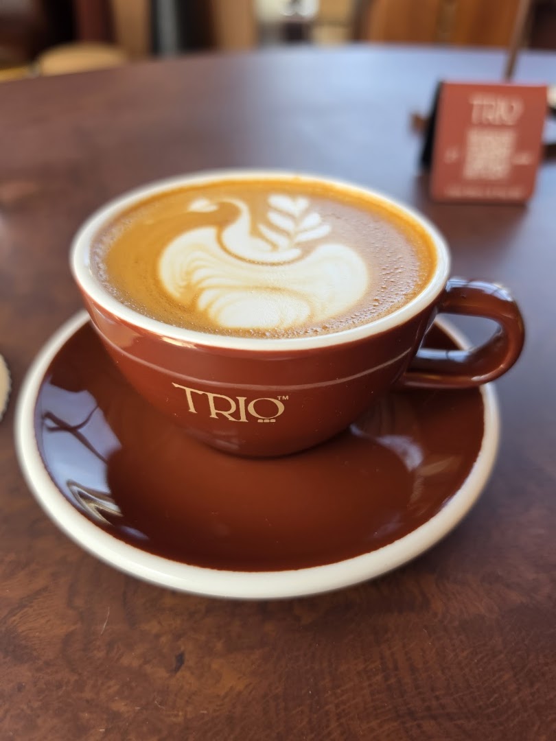 Trio Cafe: high quality coffee presentation