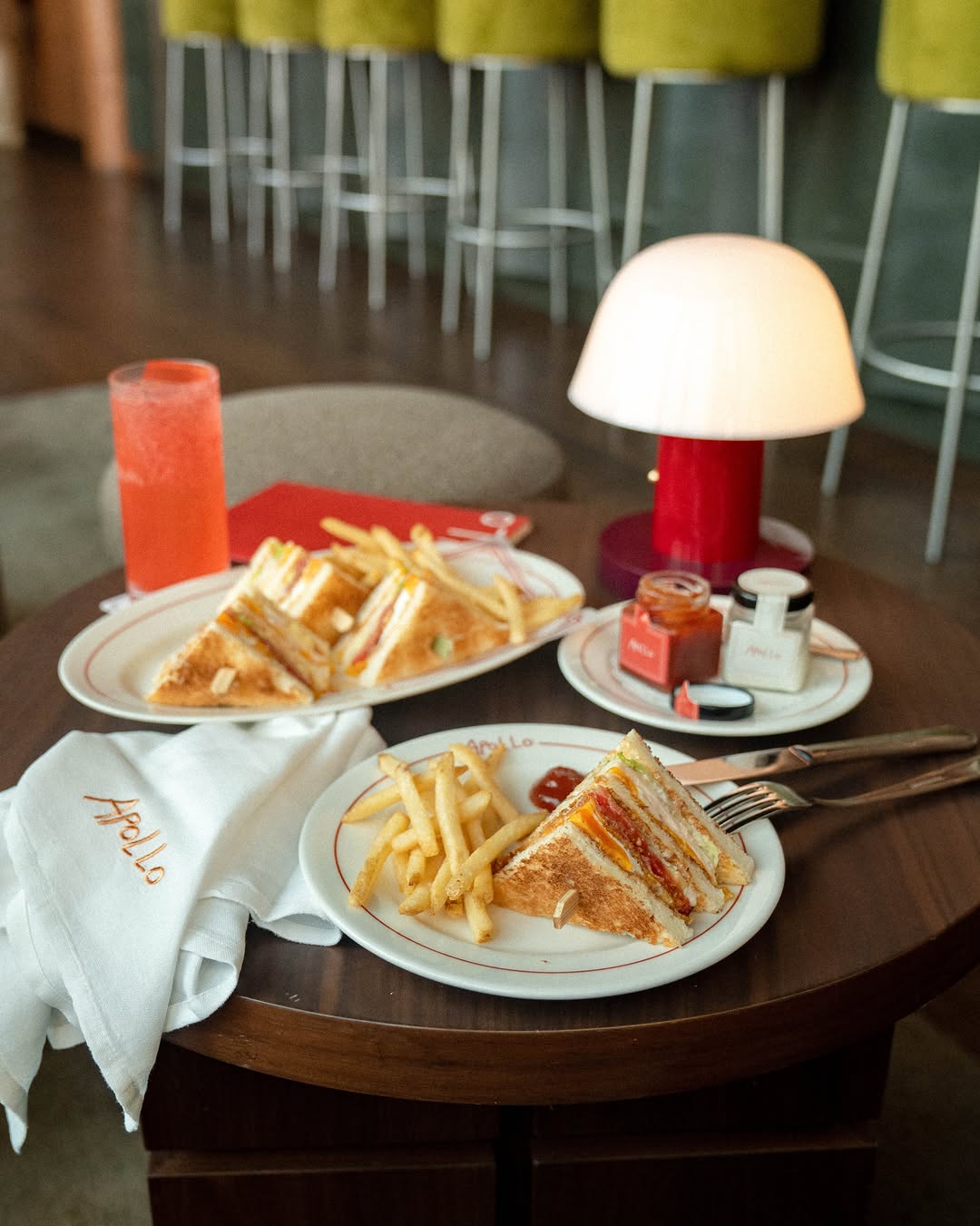 Apollo: appetizing food photography in venue