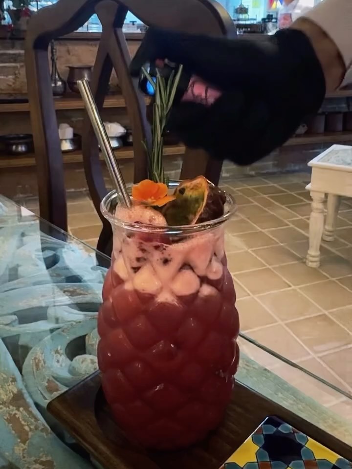 Bait Al Ahlam: appealing presentation of a drink