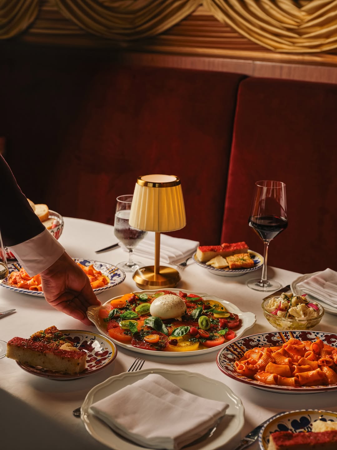 CARBONE: professional food photography, inviting atmosphere