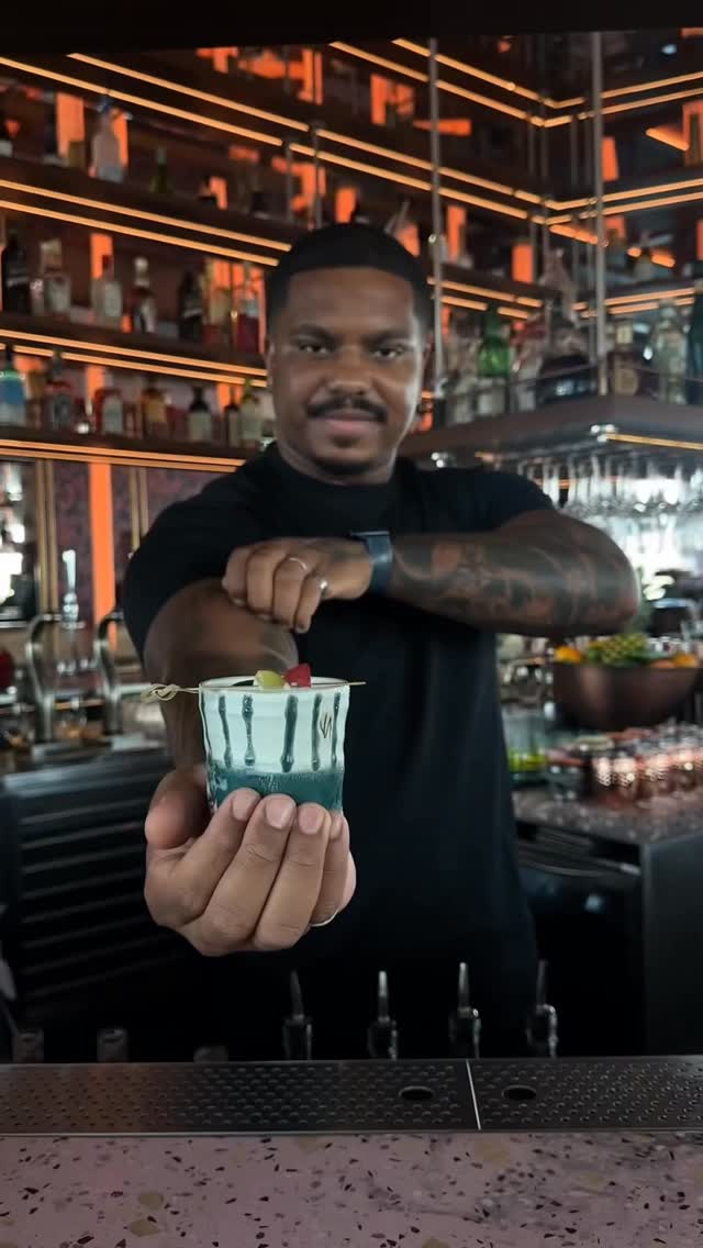 Iris Harbour: professional staff and drink presentation