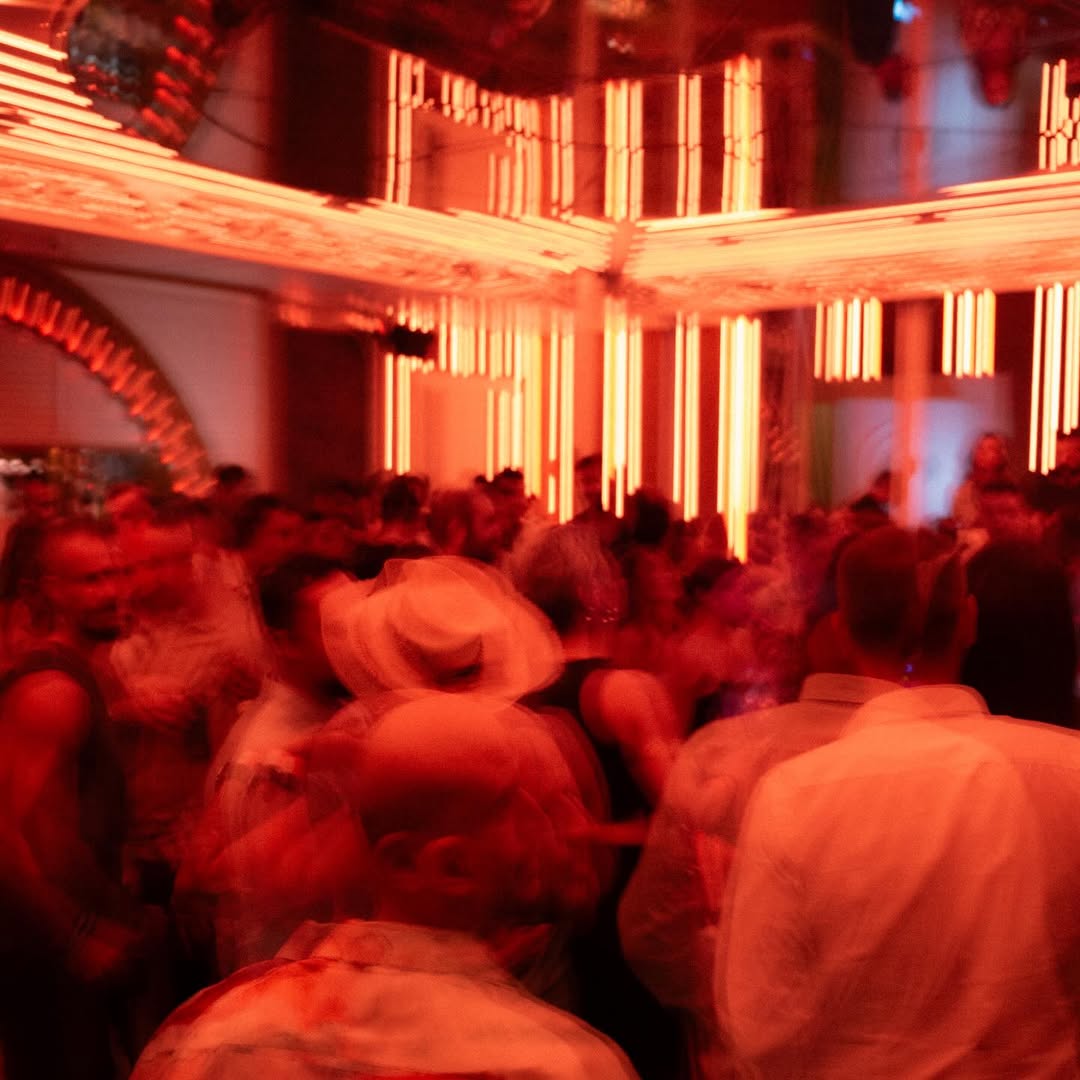 La Sombra: vibrant bar atmosphere well