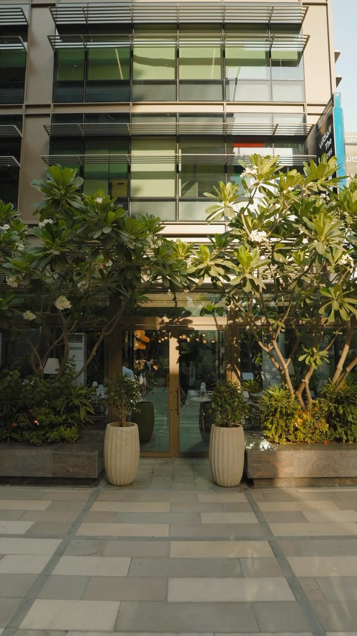 Le Trottoir de Paloma: clear, professional exterior shot