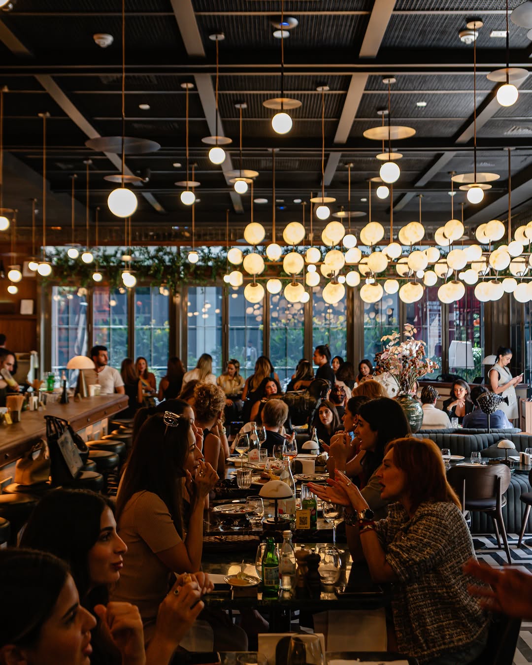 Le Trottoir de Paloma: high quality, inviting restaurant atmosphere