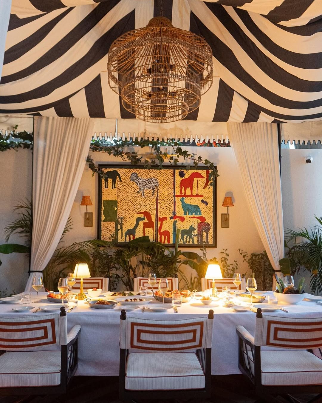 Lion in the Sun: beautifully captured restaurant atmosphere