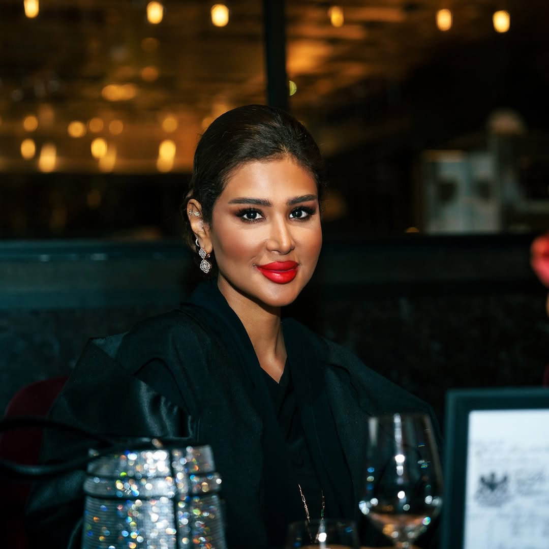 Luxuria: professional portrait of guest