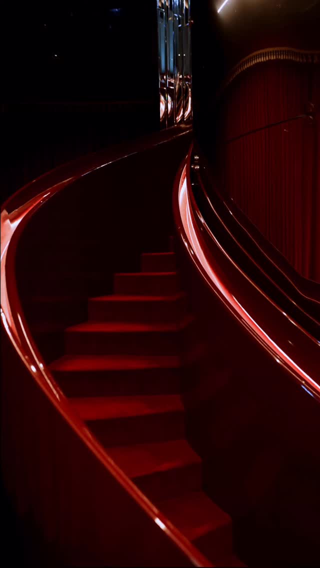 Maison Dali: atmospheric and high-quality interior shot