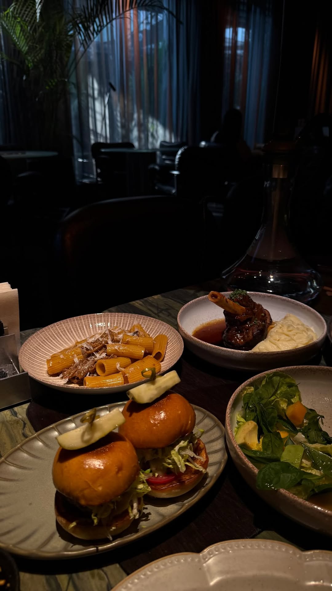 MYATA Platinum Lounge: appetizing food in atmospheric setting