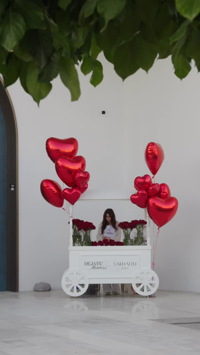 Sakhalin Dubai: attractive branded floral cart display