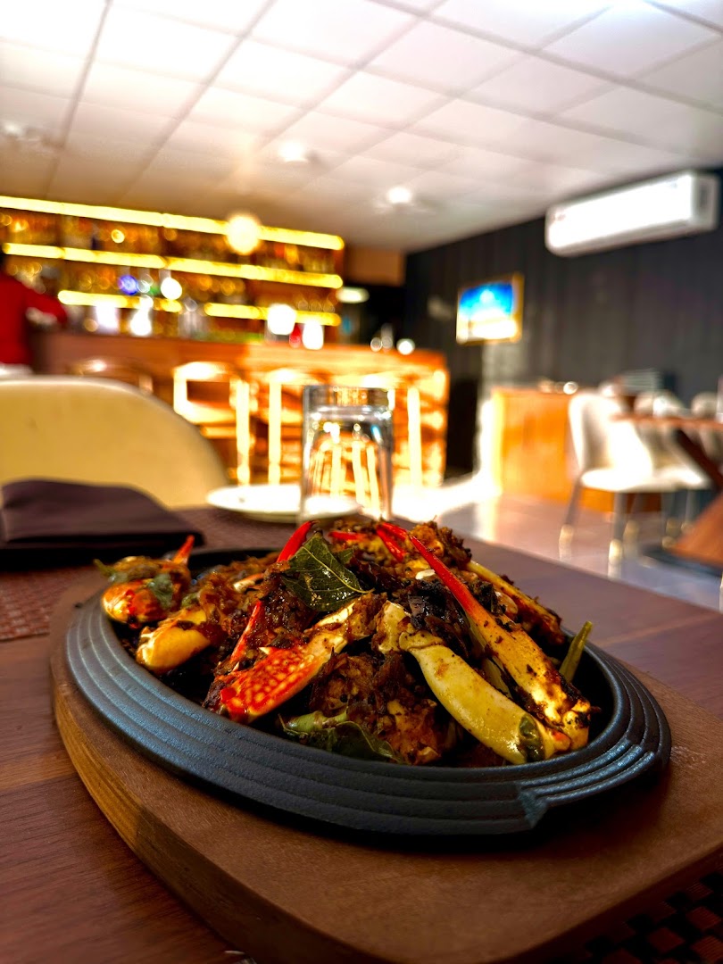 Backwaters Restaurant Fujairah: appetizing food photo with atmosphere