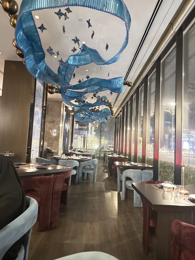 BLU by L'Atelier: attractive restaurant interior atmosphere