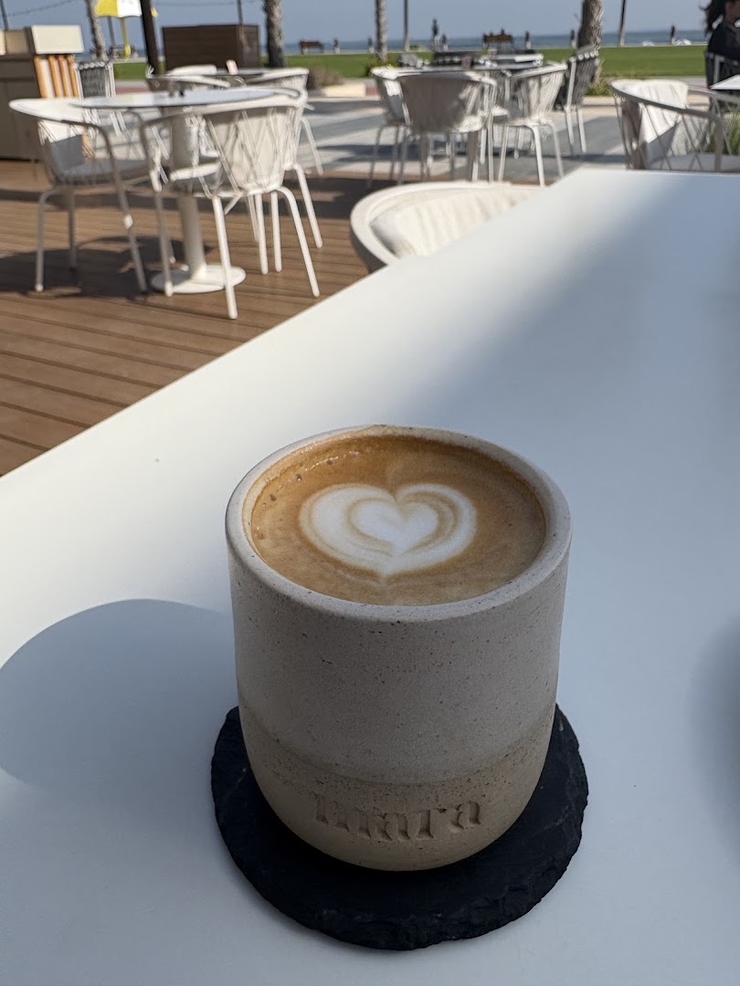 Mara Lounge Restaurant: appealing coffee and terrace view