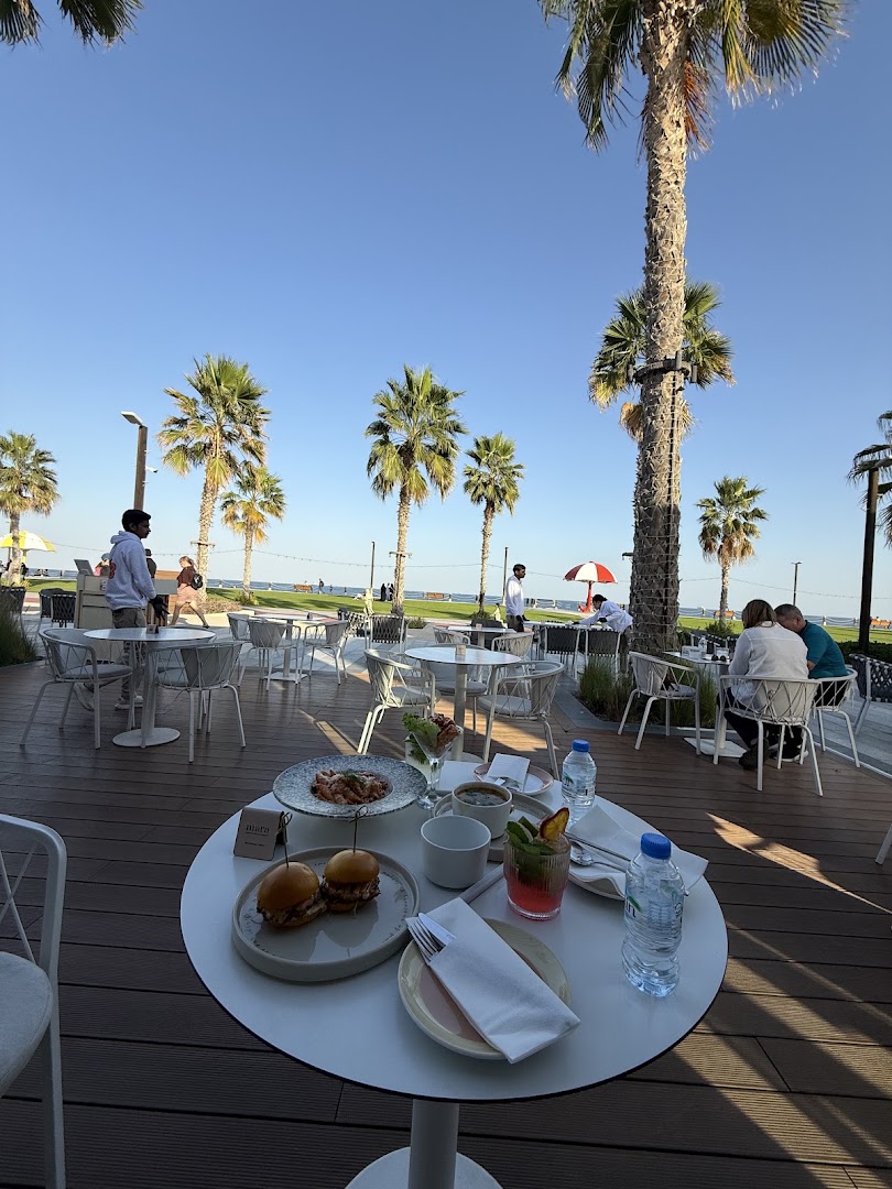 Mara Lounge Restaurant: inviting outdoor dining atmosphere