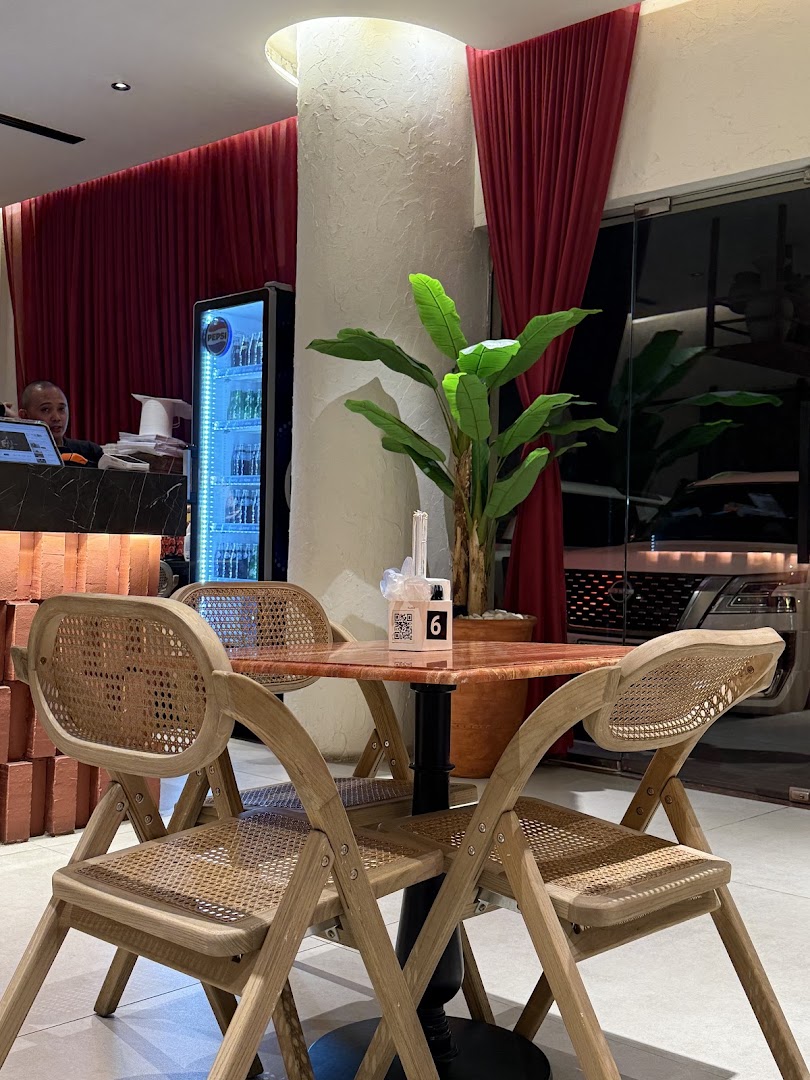 ORO Pizzeria: clear shot of restaurant interior