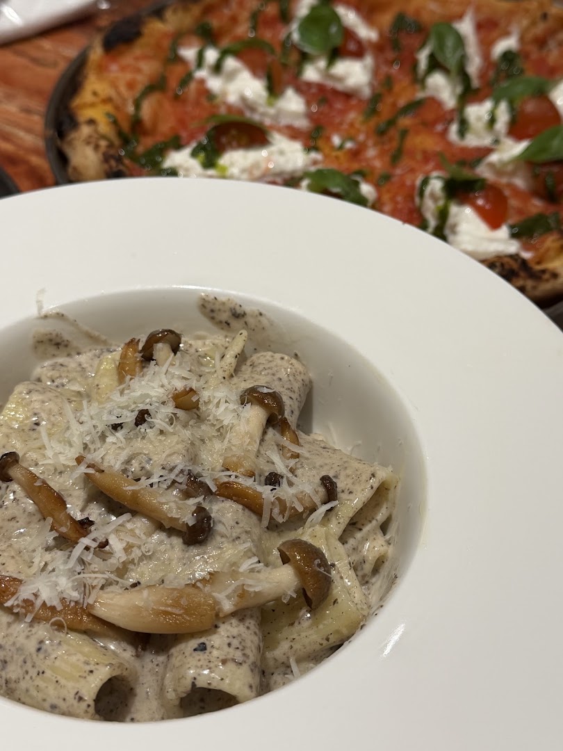 ORO Pizzeria: appetizing food photography