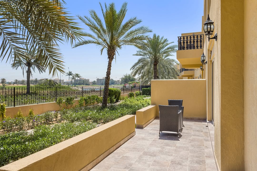 Frisky Fox: attractive outdoor terrace seating area