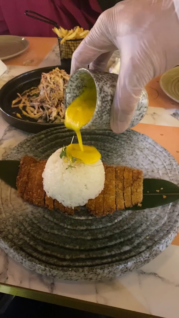 Habun Restaurant: appetizing food presentation and action