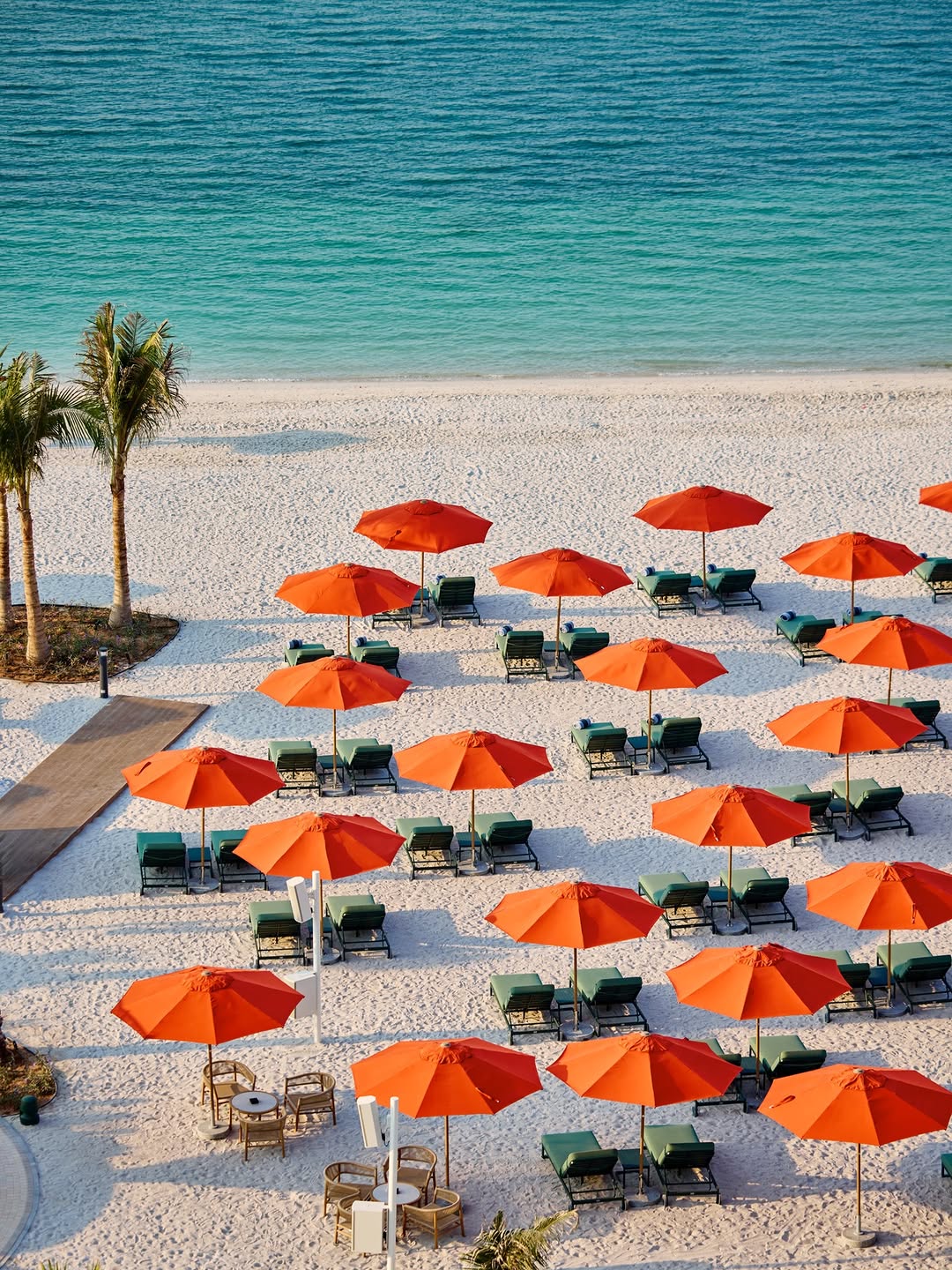 Hadaba: attractive beach restaurant setting