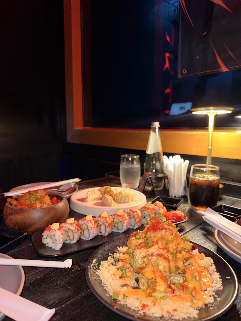 Hanzo: appetizing food photography in restaurant setting