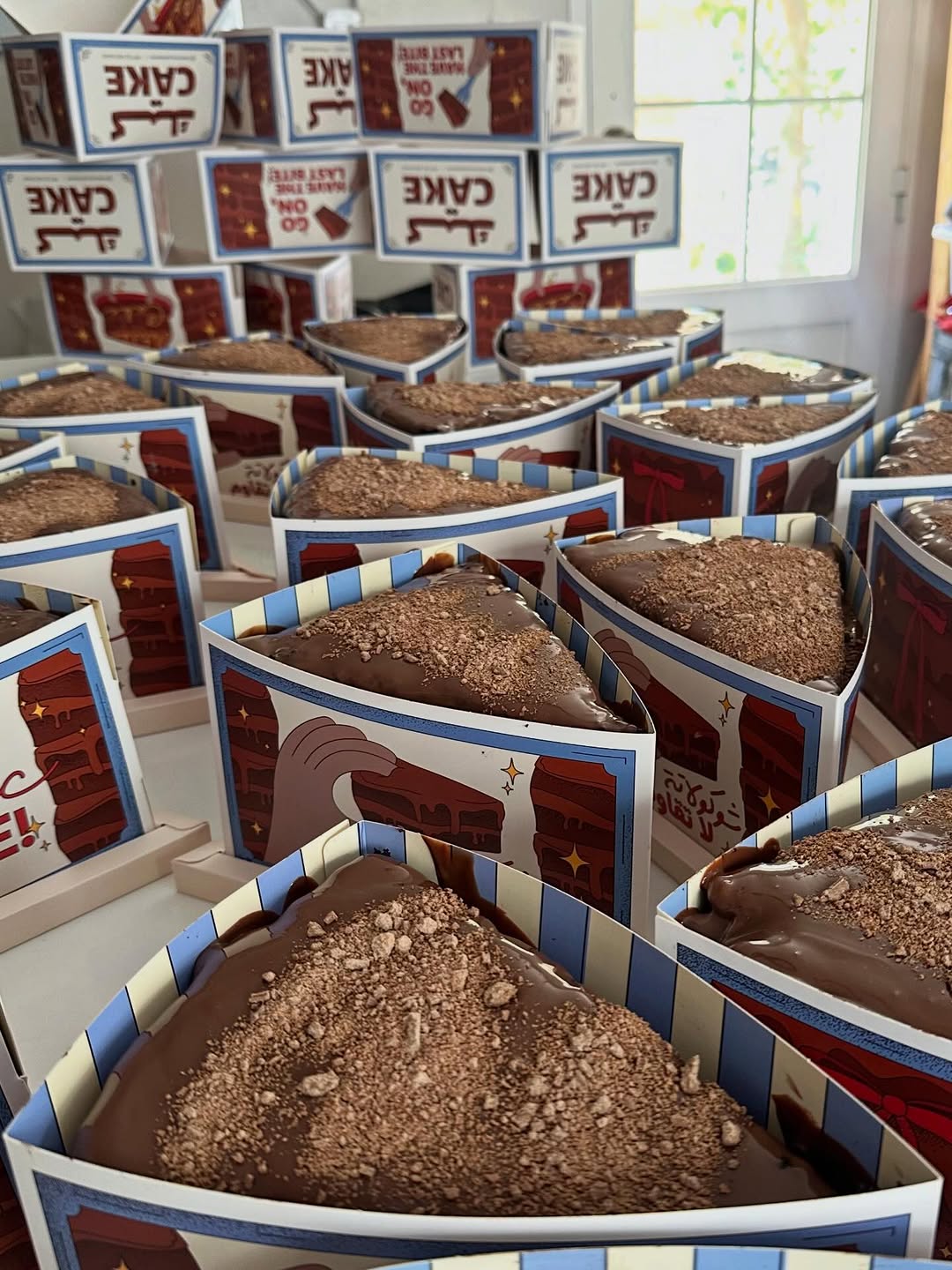 Meerana Patisserie: appetizing display of patisserie products