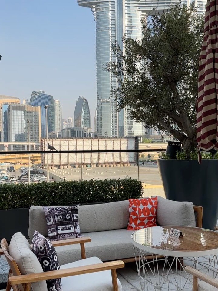 The Daily: attractive terrace with city view