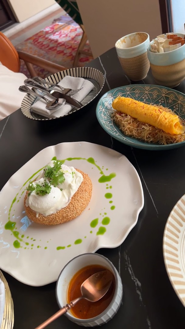 Bait Elowal: appetizing food presentation and quality