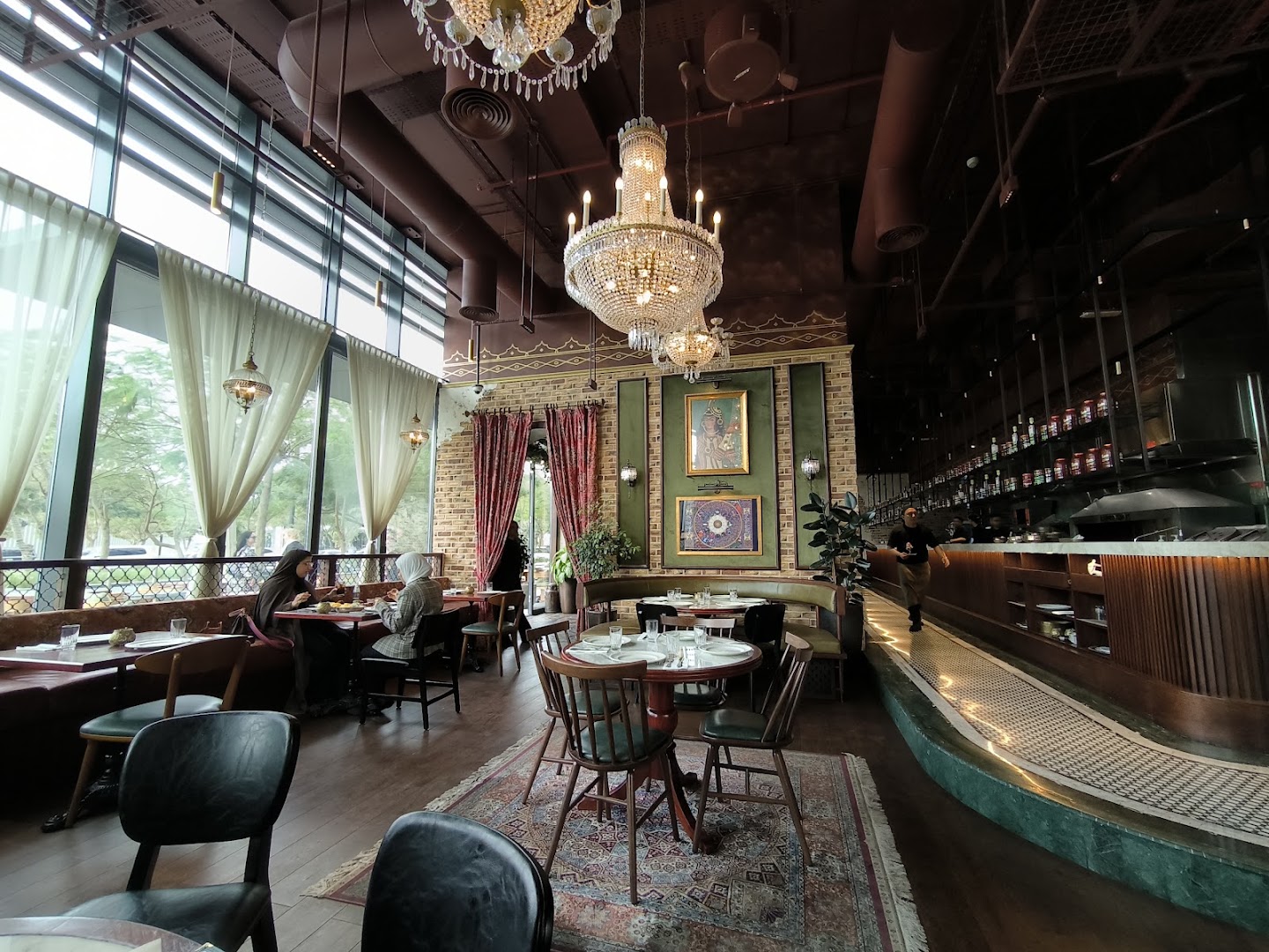 Berenjak Sharjah: high quality interior atmosphere shot