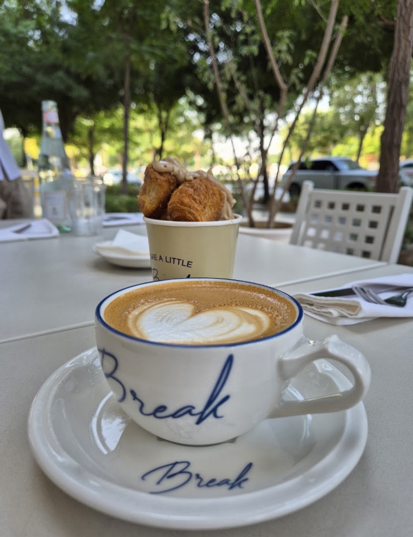 Break by Mara: appealing breakfast and coffee shot
