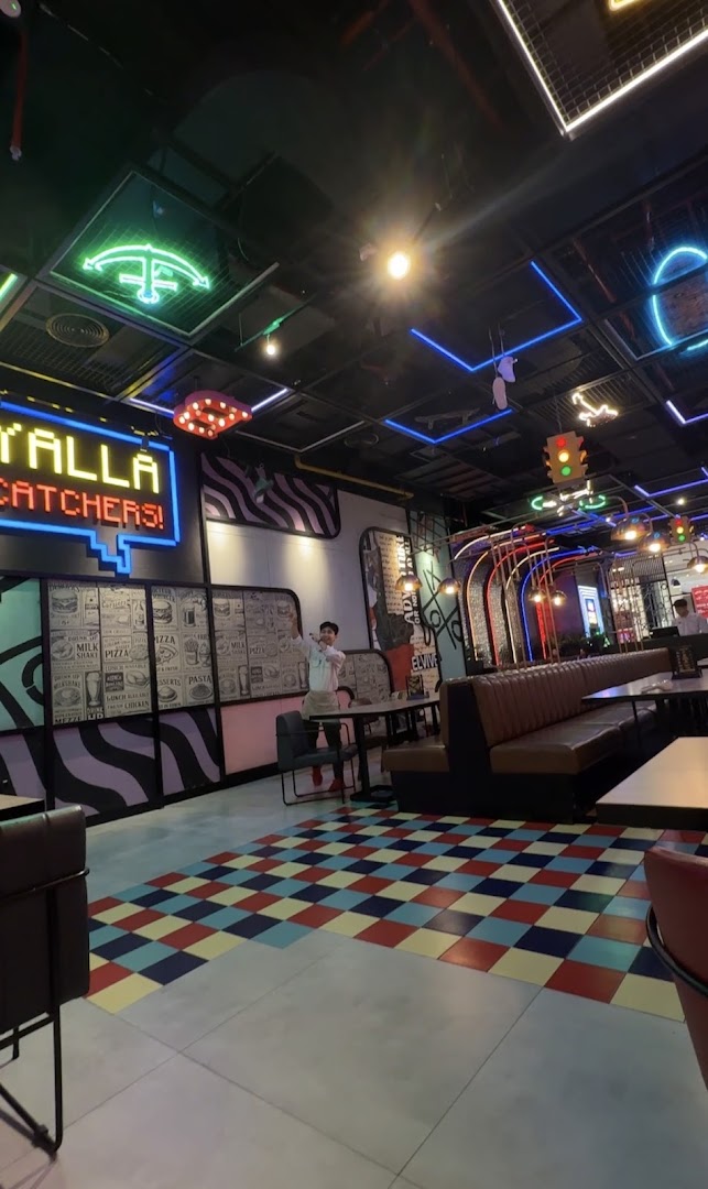 Catch22: vibrant restaurant interior atmosphere