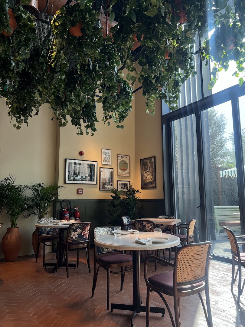 Isabella's Italian Street Kitchen: beautiful, inviting restaurant interior shot