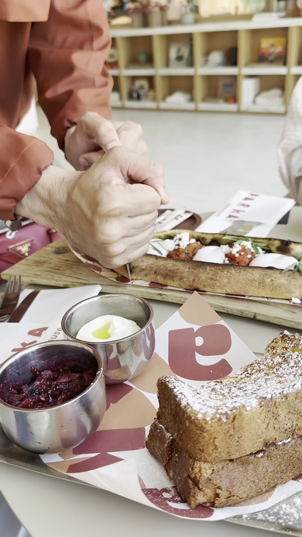 Parka Bakehouse: appetizing food and venue atmosphere