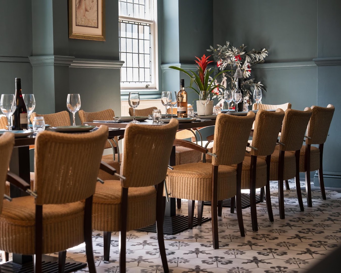 Sarthi: professional, inviting restaurant interior shot