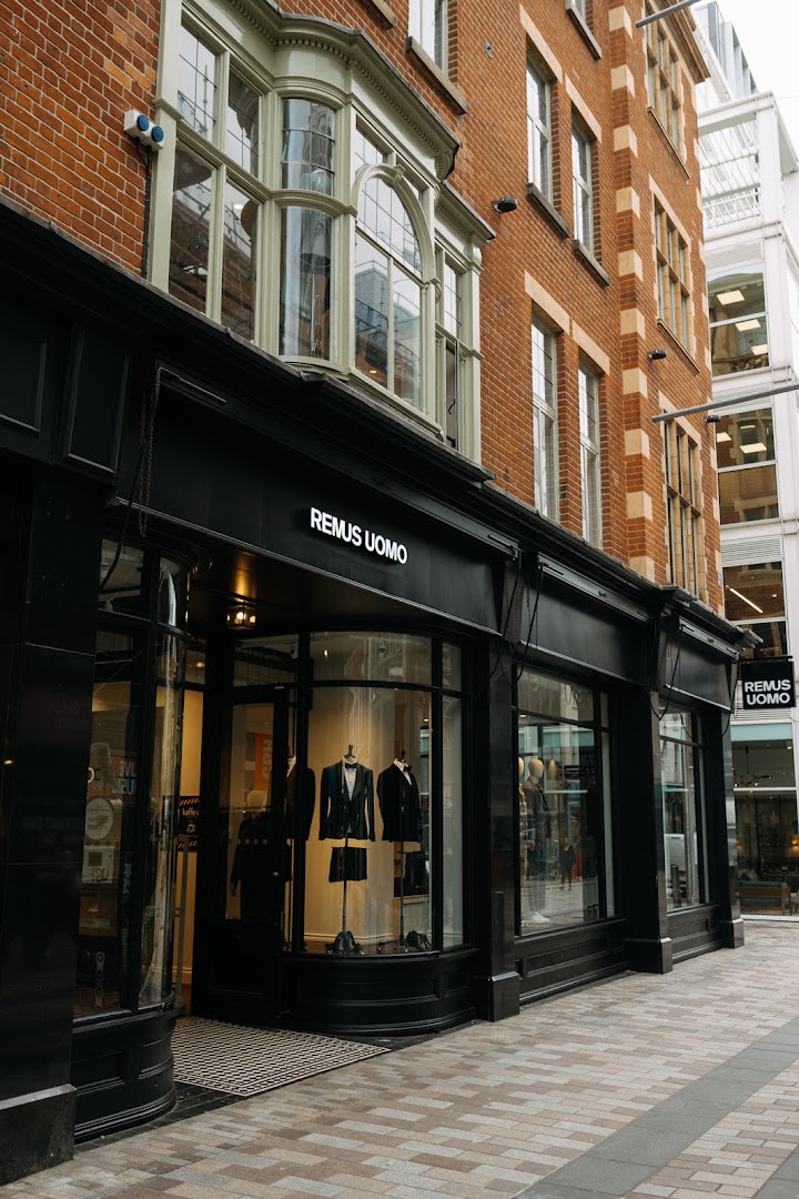 Remus Uomo: professional storefront photo