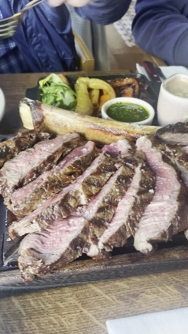 Cow & Sow: appetizing photo of steak dish