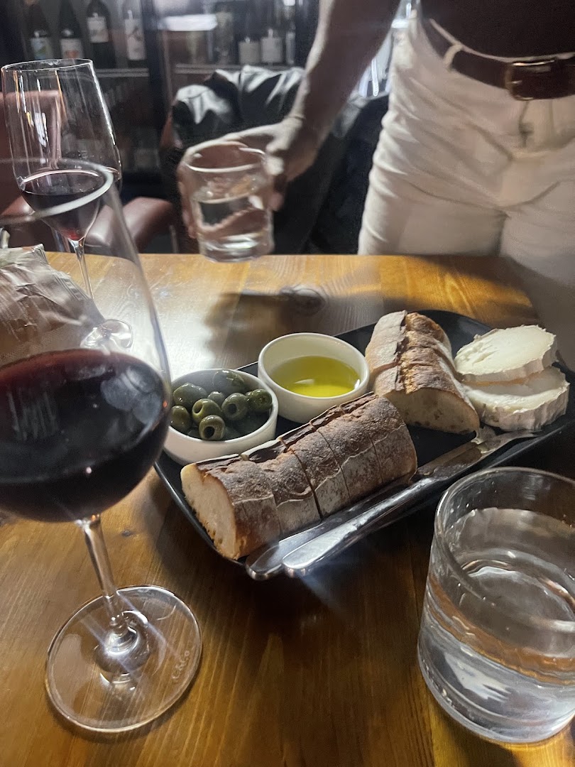 Plonk: appetizing food and drink presentation