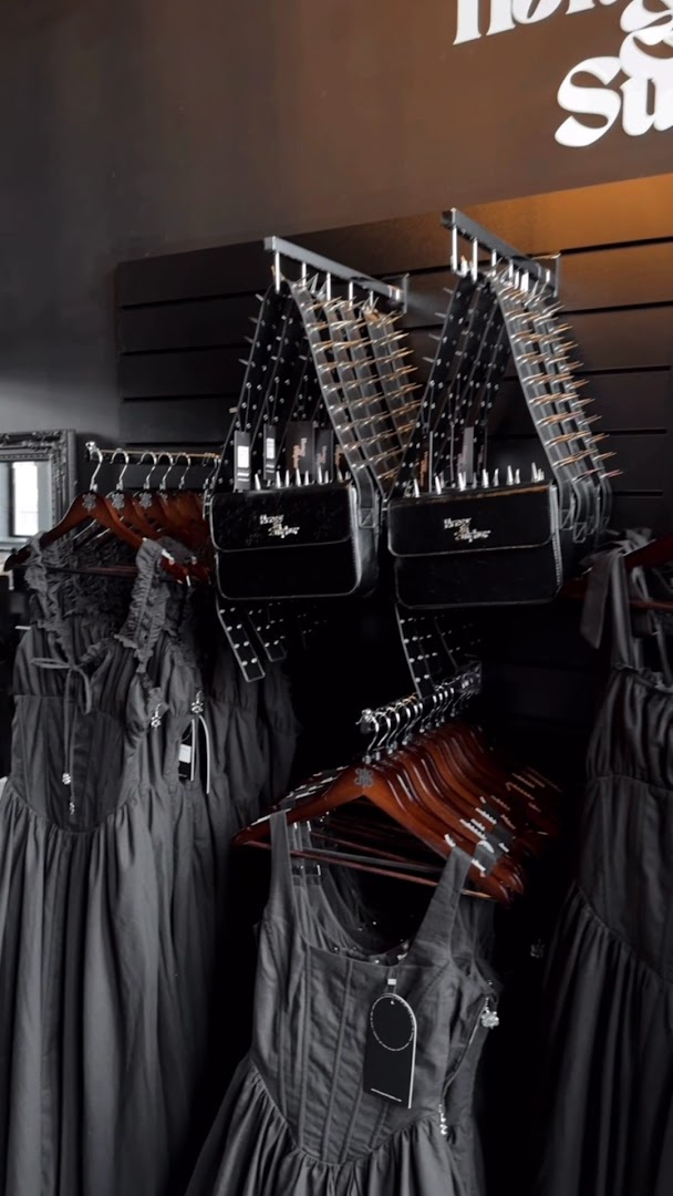 The Goths Playground: clear display of shop products