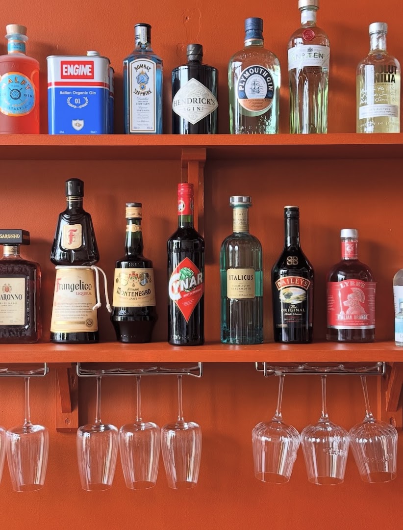 Bar 50ml: clear, professional display of spirits