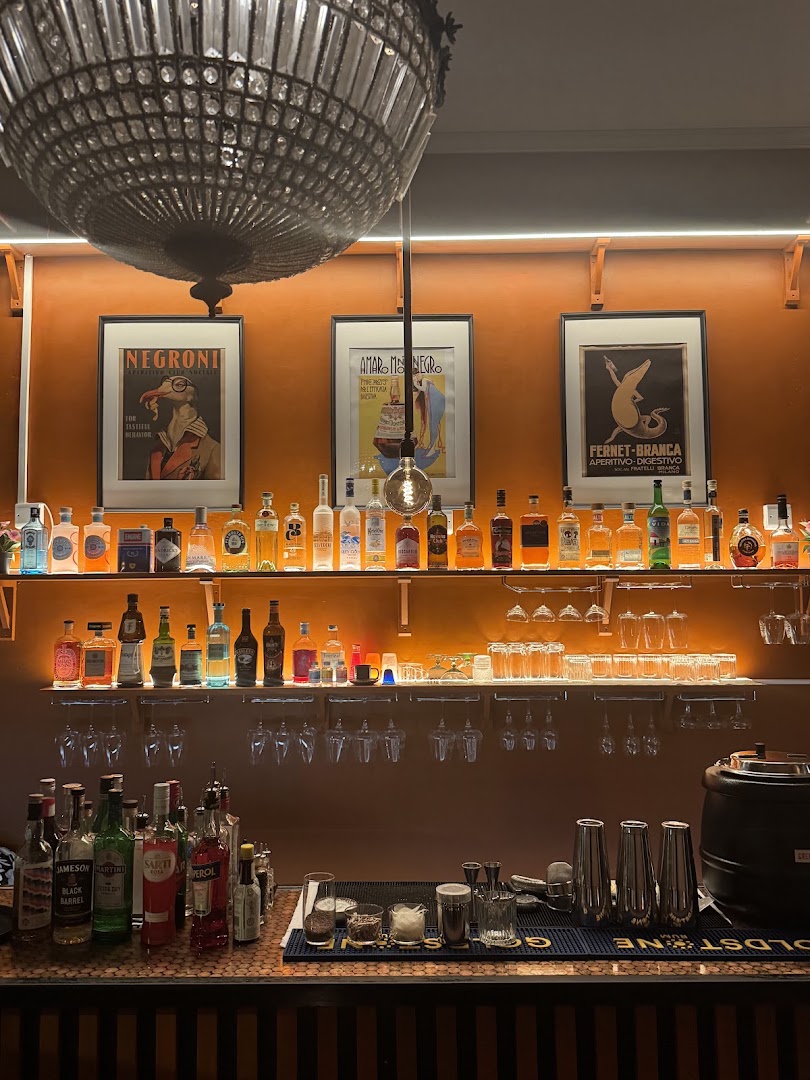 Bar 50ml: professional shot of bar interior