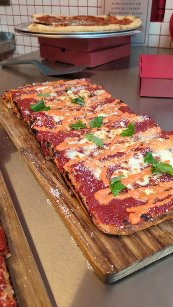 Pommy's Pizza: appetizing photo of restaurant food
